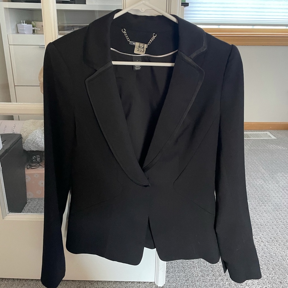 White House Black Market Suit - Picture 3 of 9